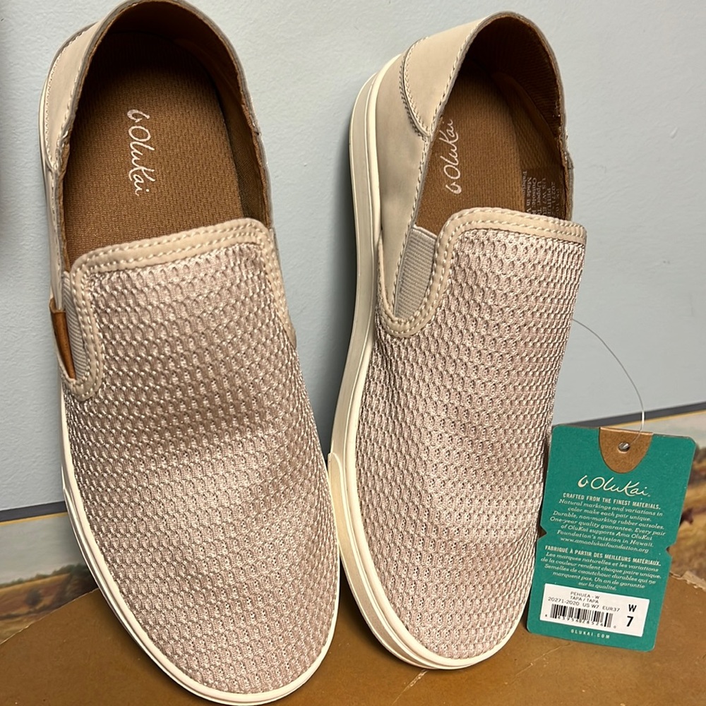 New women’s OluKai.